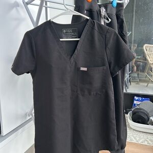 Figs Classic Black Scrub Set